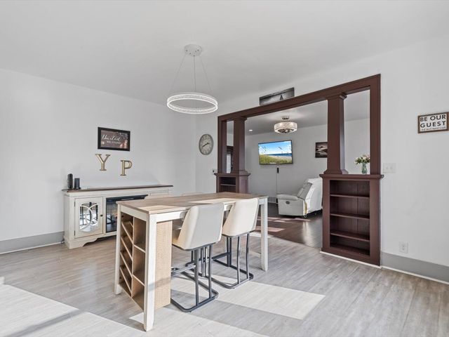 2002 Lillie Avenue, Davenport, IA 52804