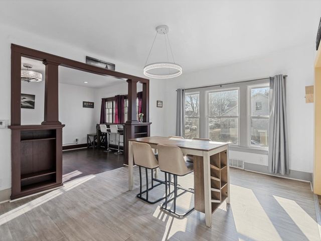 2002 Lillie Avenue, Davenport, IA 52804