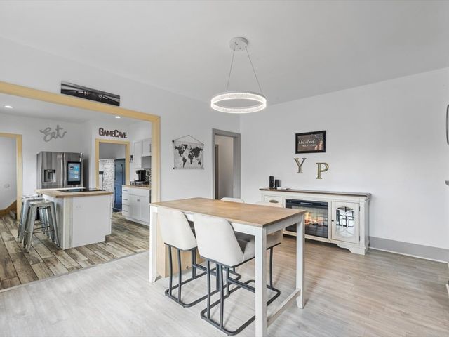 2002 Lillie Avenue, Davenport, IA 52804