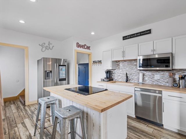 2002 Lillie Avenue, Davenport, IA 52804