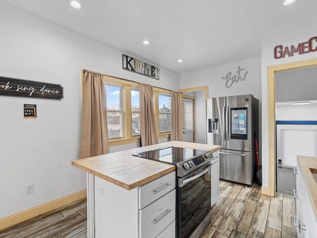 2002 Lillie Avenue, Davenport, IA 52804