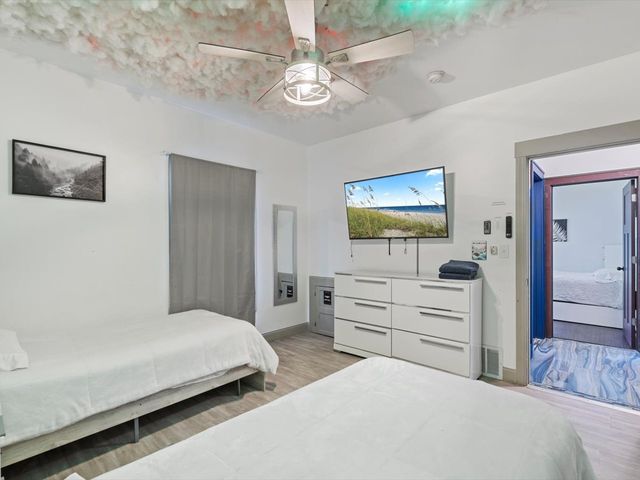 2002 Lillie Avenue, Davenport, IA 52804