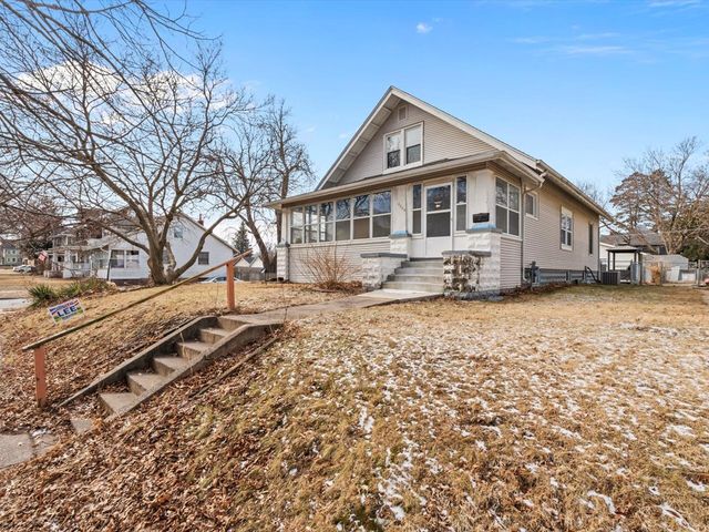 2002 Lillie Avenue, Davenport, IA 52804