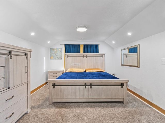 2002 Lillie Avenue, Davenport, IA 52804