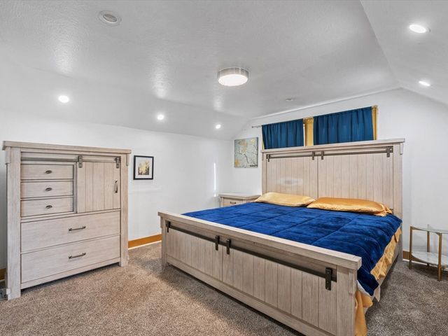 2002 Lillie Avenue, Davenport, IA 52804