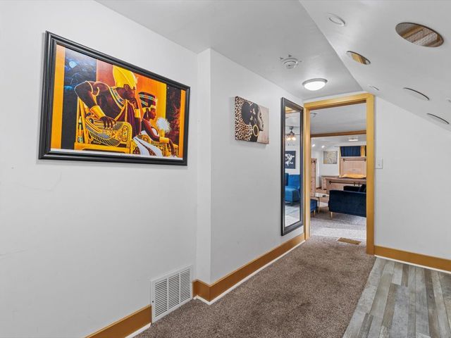 2002 Lillie Avenue, Davenport, IA 52804