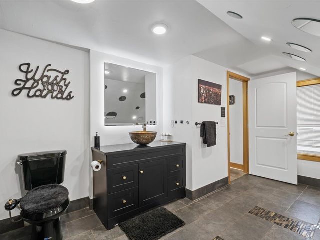 2002 Lillie Avenue, Davenport, IA 52804