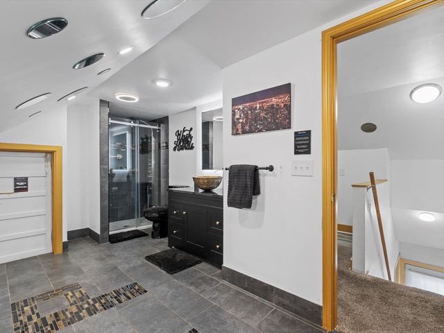 2002 Lillie Avenue, Davenport, IA 52804