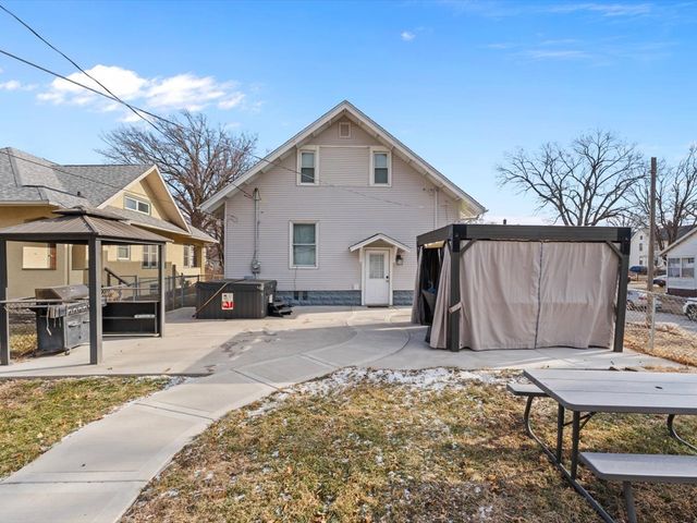 2002 Lillie Avenue, Davenport, IA 52804