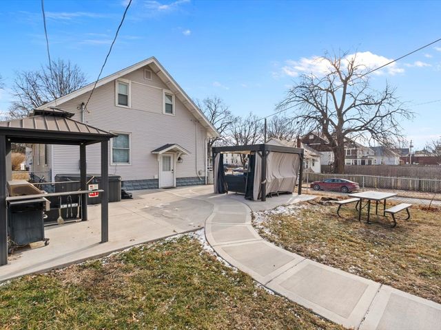 2002 Lillie Avenue, Davenport, IA 52804