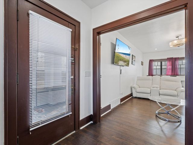 2002 Lillie Avenue, Davenport, IA 52804