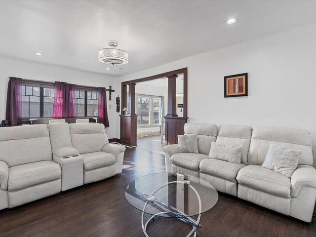 2002 Lillie Avenue, Davenport, IA 52804