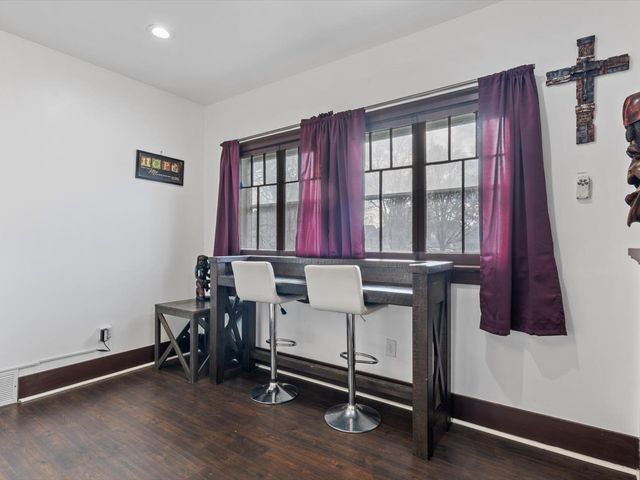 2002 Lillie Avenue, Davenport, IA 52804