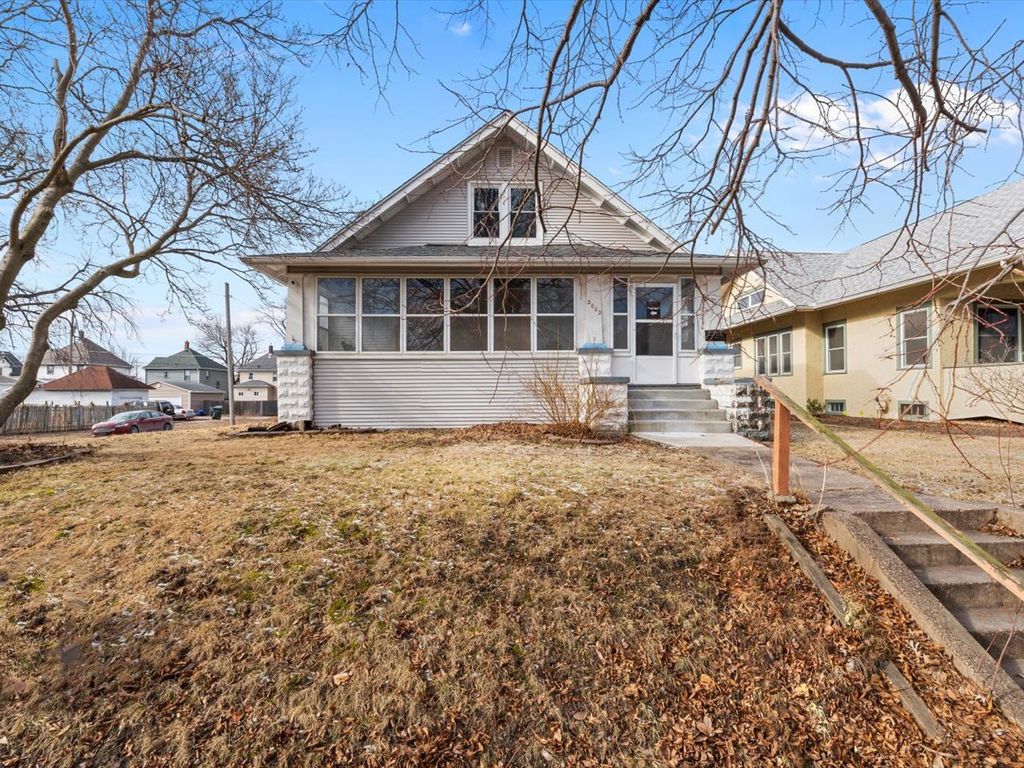 2002 Lillie Avenue, Davenport, IA 52804