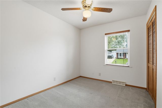 6523 Boxwood Ln NE, Cedar Rapids, IA 52402