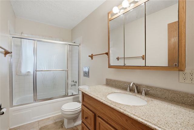 6523 Boxwood Ln NE, Cedar Rapids, IA 52402