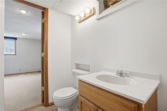 6523 Boxwood Ln NE, Cedar Rapids, IA 52402