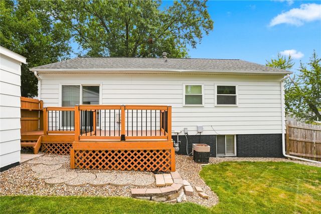 6523 Boxwood Ln NE, Cedar Rapids, IA 52402