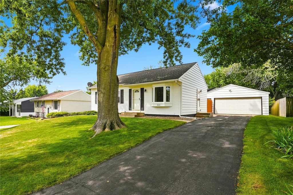 6523 Boxwood Ln NE, Cedar Rapids, IA 52402