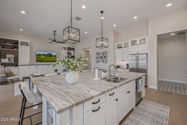 3814 W RUNNING DEER Trail, Phoenix, AZ 85083