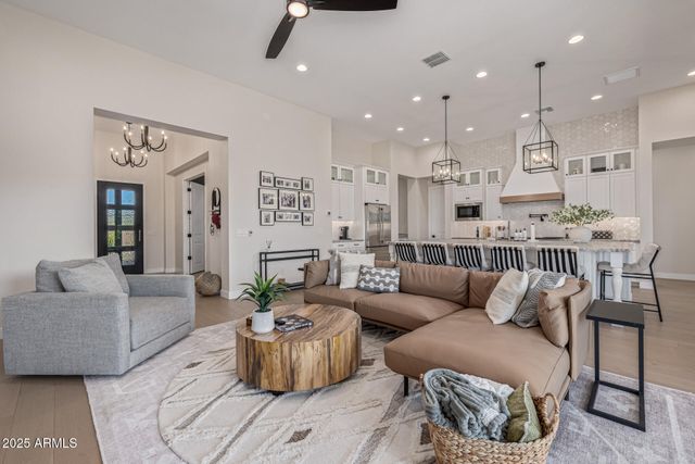 3814 W RUNNING DEER Trail, Phoenix, AZ 85083