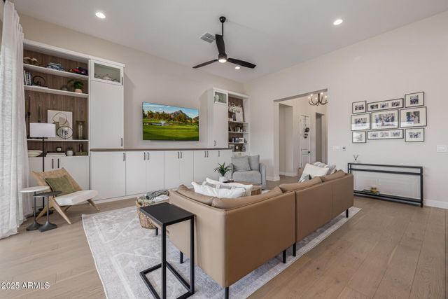 3814 W RUNNING DEER Trail, Phoenix, AZ 85083