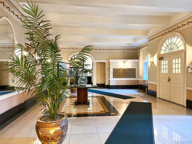 45 Kew Gardens Road 5N, Kew Gardens, NY 11415