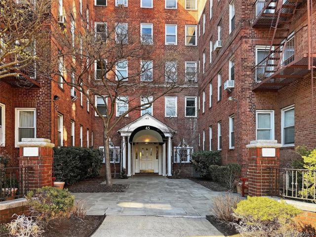 45 Kew Gardens Road 5N, Kew Gardens, NY 11415