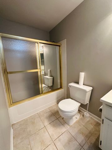 3255 Kirchoff Road 106, Rolling Meadows, IL 60008