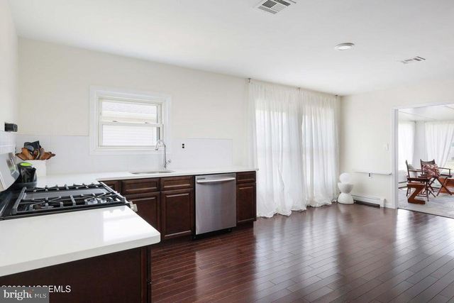 4 CORINTH PL, Toms River, NJ 08757