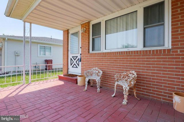 4 CORINTH PL, Toms River, NJ 08757
