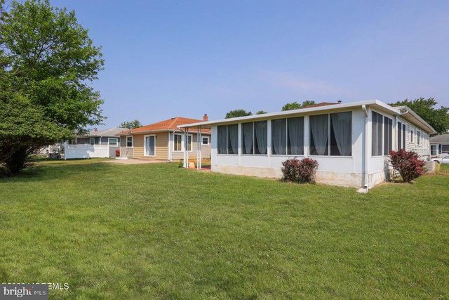 4 CORINTH PL, Toms River, NJ 08757