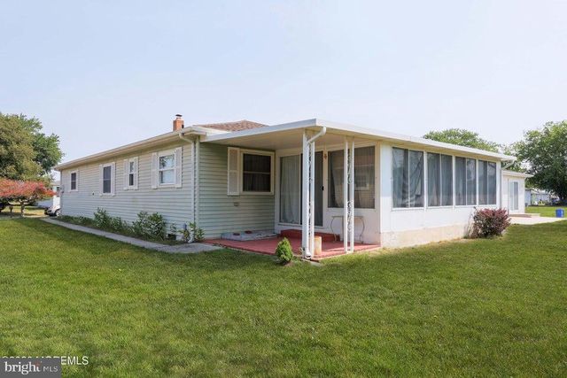 4 CORINTH PL, Toms River, NJ 08757