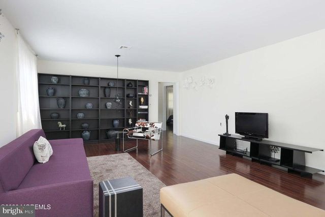 4 CORINTH PL, Toms River, NJ 08757