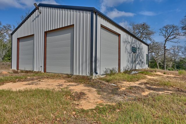 25504 Squirrel Road, New Ulm, TX 78950