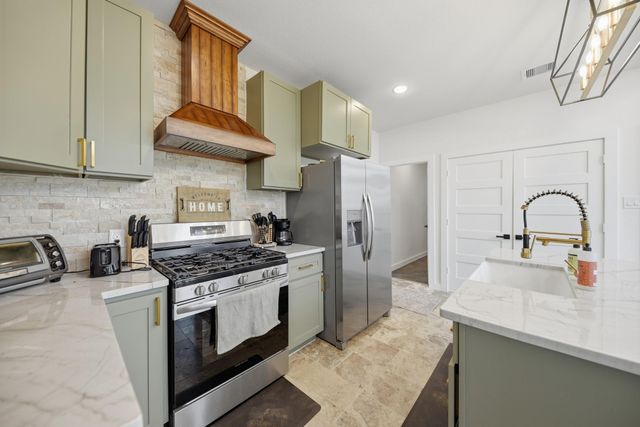 25504 Squirrel Road, New Ulm, TX 78950