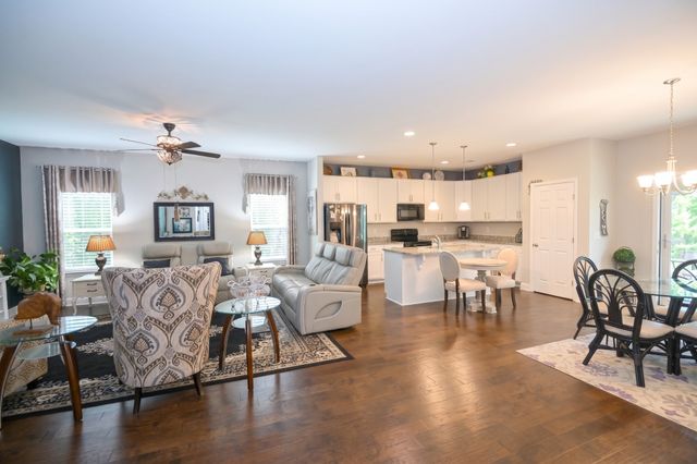 1127 Westgate Dr, Gallatin, TN 37066