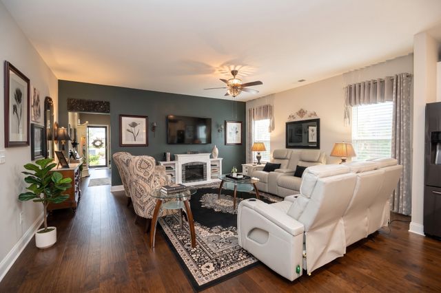 1127 Westgate Dr, Gallatin, TN 37066