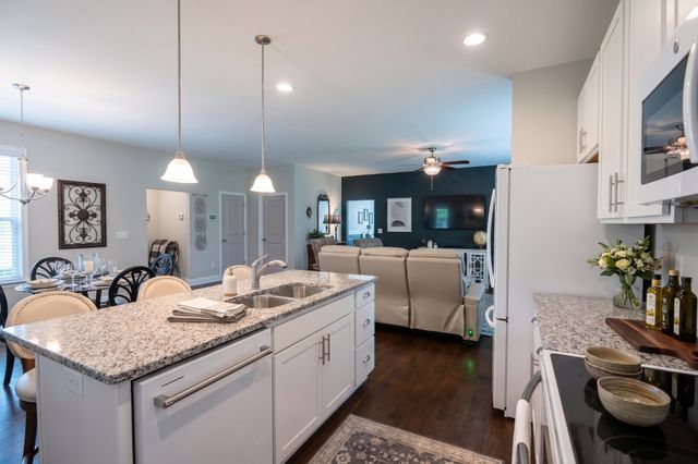 1127 Westgate Dr, Gallatin, TN 37066