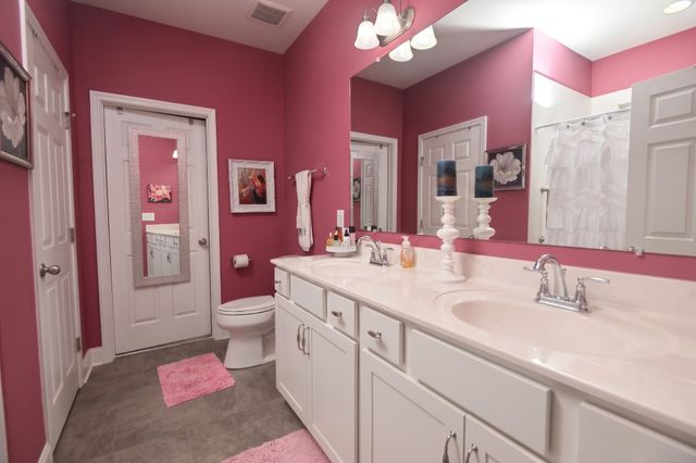 1127 Westgate Dr, Gallatin, TN 37066