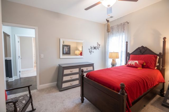 1127 Westgate Dr, Gallatin, TN 37066