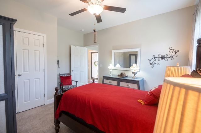 1127 Westgate Dr, Gallatin, TN 37066