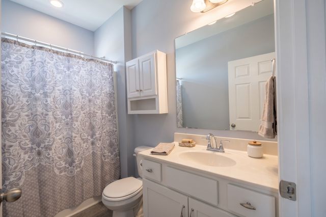 1127 Westgate Dr, Gallatin, TN 37066