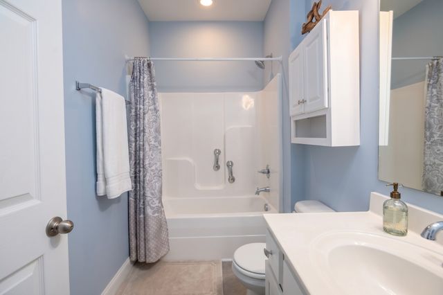 1127 Westgate Dr, Gallatin, TN 37066
