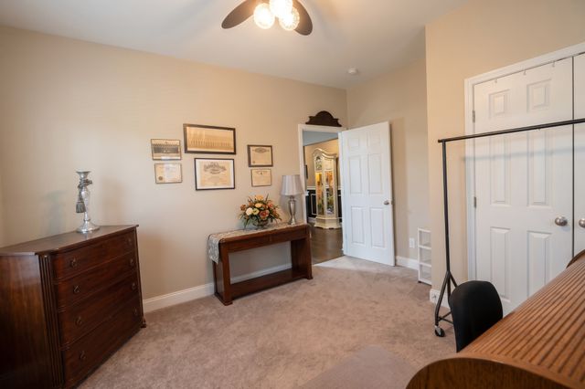 1127 Westgate Dr, Gallatin, TN 37066