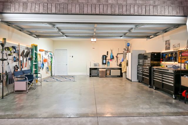 1127 Westgate Dr, Gallatin, TN 37066