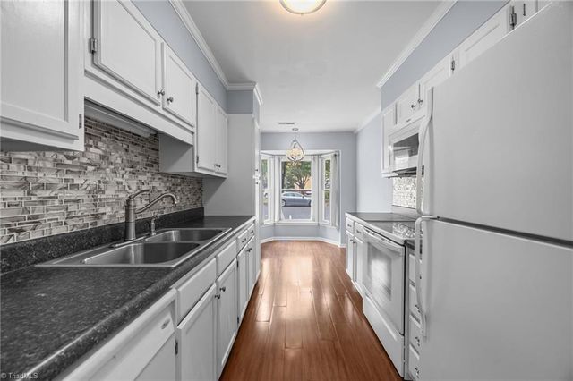 320 Oak Arbor Lane, Winston-salem, NC 27104