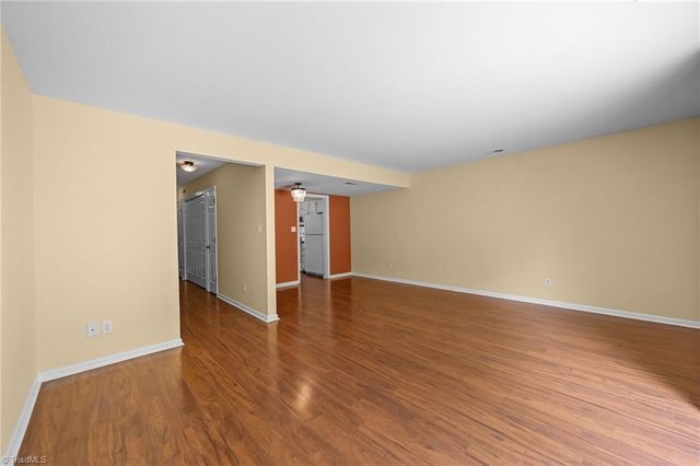 320 Oak Arbor Lane, Winston-salem, NC 27104