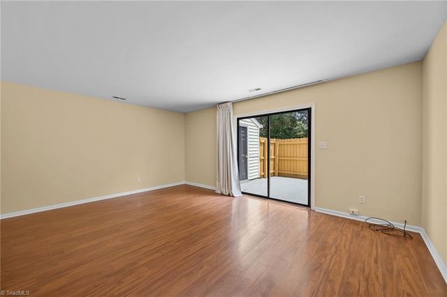 320 Oak Arbor Lane, Winston-salem, NC 27104