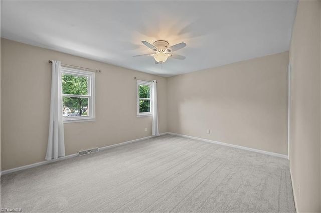 320 Oak Arbor Lane, Winston-salem, NC 27104